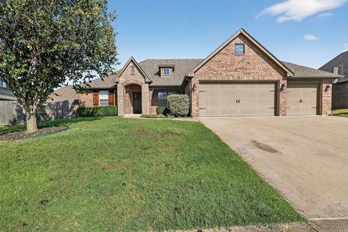 9307 N 95th East Ave, Owasso, OK, 74055-3012 | Card Image