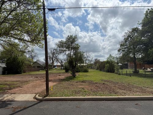 24-213 W Centre St, Fredericksburg, TX, 78624-3309 | Card Image
