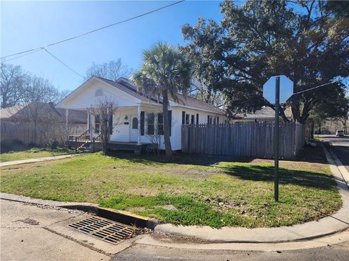 1421 Holloway Dr, Pineville, LA, 71360-5233 | Card Image