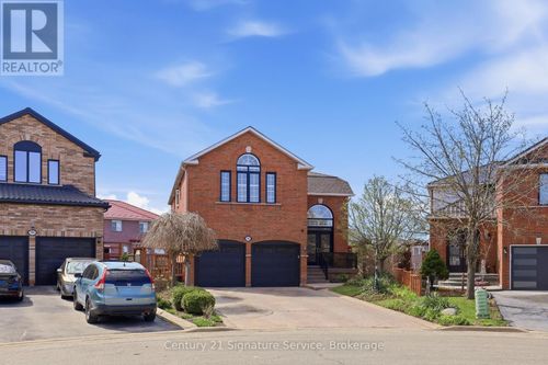 784 Avonshire Crt, Mississauga, ON, L5V2P2 | Card Image