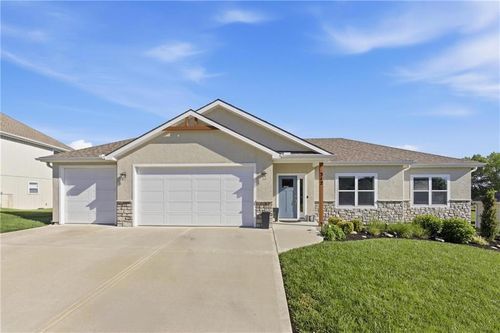 312 Prairie Rose Cir, Smithville, MO, 64089-9171 | Card Image