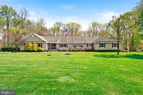 83 Oak Glen Rd, Howell, NJ, 07731-8615 | Card Image