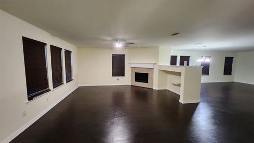 2456 Arroyo Springs Dr, Grand Prairie, TX, 75052-8625 | Card Image