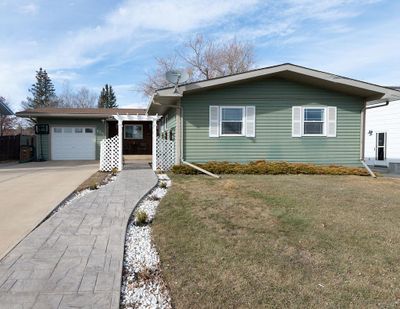 5313 44 Ave, House detached with 3 bedrooms, 3 bathrooms and 4 parking in Athabasca AB | Image 2