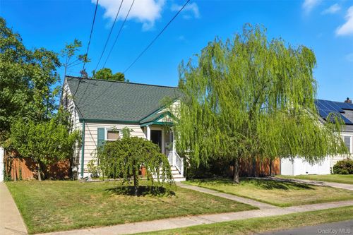 307 Ferndale Ct, Copiague, NY, 11726-4005 | Card Image