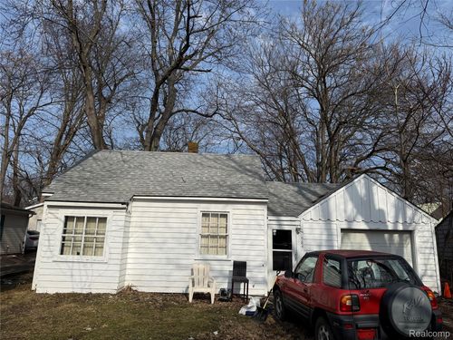 984 Voorheis Rd, Waterford, MI, 48328-3874 | Card Image