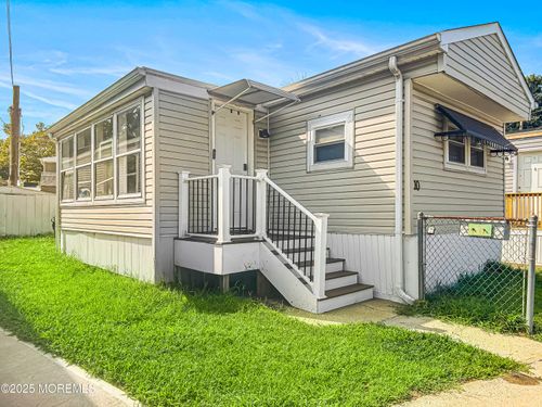 10 Robin Ct, Middletown, NJ, 07748-3239 | Card Image