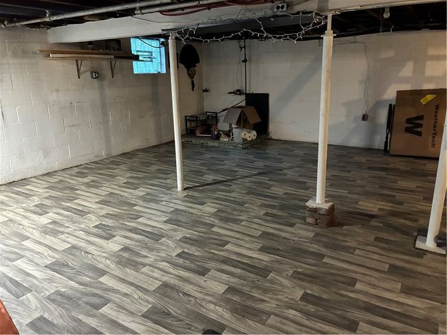 Basement w/ walk out access | Image 33
