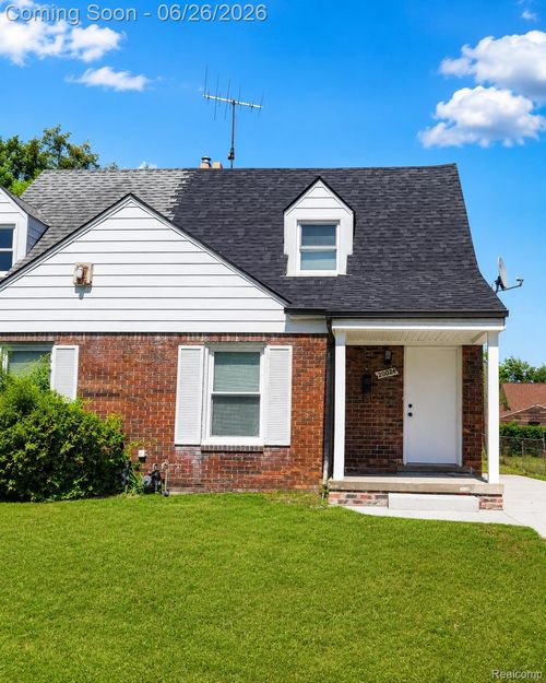 20024 Meyers Rd, Detroit, MI, 48235-1100 | Card Image