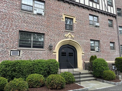 3g-1444 E Boston Post Rd, Mamaroneck, NY, 10543-4240 | Card Image