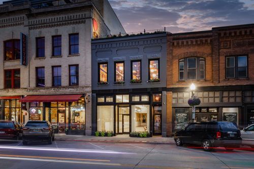 214 M Broadway N, Fargo, ND, 58102-4713 | Card Image