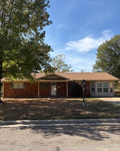 240 31st St Sw, Paris, TX, 75460-5329 | Card Image