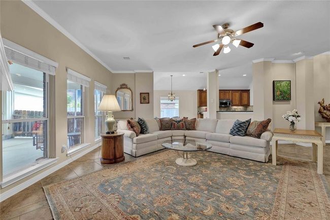 Living Area | Image 7