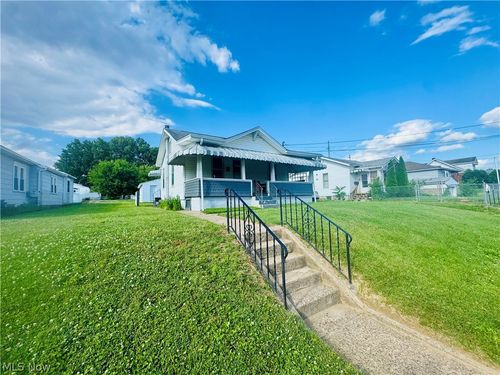 809 28th St, Vienna, WV, 26105-1457 | Card Image