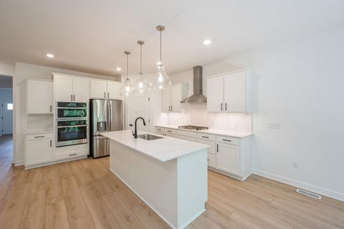 5192 Long Pointe Pass, Woodbury, MN, 55129-6303 | Card Image