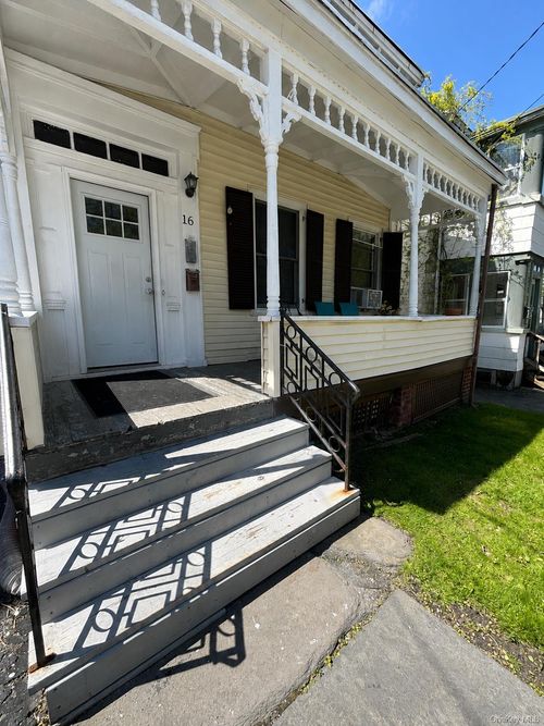16 Mansion St, Poughkeepsie, NY, 12601-2310 | Card Image