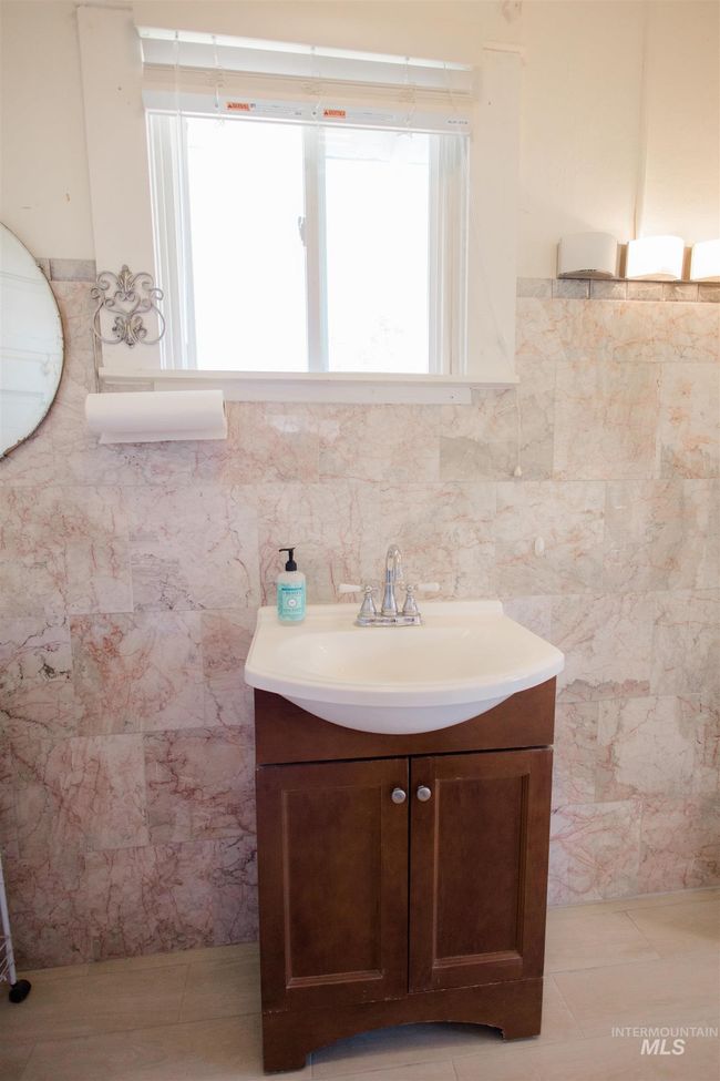 599 S Ada St, House other with 2 bedrooms, 1 bathrooms and 3 parking in Glenns Ferry ID | Image 13