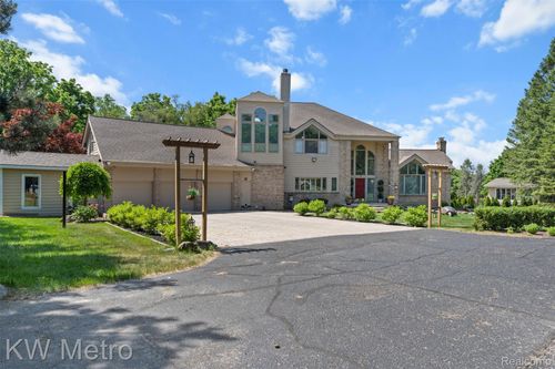 5772 N Rochester Rd, Rochester, MI, 48306-2743 | Card Image
