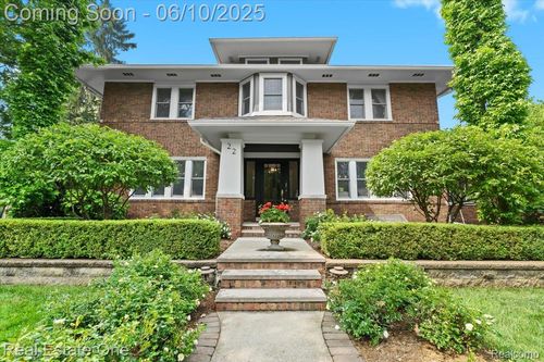 22 Elm Park Blvd, Pleasant Ridge, MI, 48069-1105 | Card Image