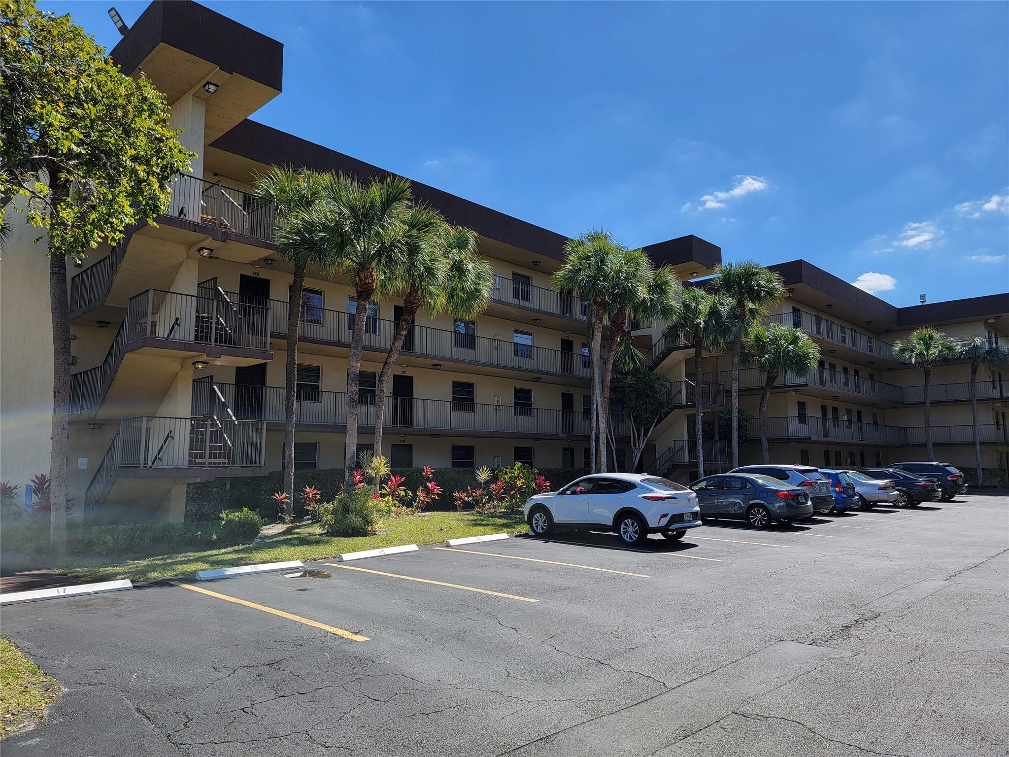 Residential in Lauderdale Lakes