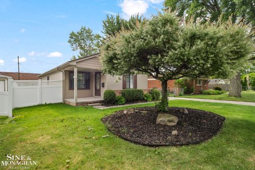 30022 5th St, Saint Clair Shores, MI, 48082-1701 | Card Image