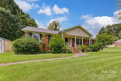 1233 Castlegate Street, House other with 3 bedrooms, 2 bathrooms and null parking in Gastonia NC | Image 2