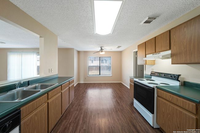 8023 Chestnut Cedar Dr, House other with 3 bedrooms, 3 bathrooms and null parking in Converse TX | Image 11