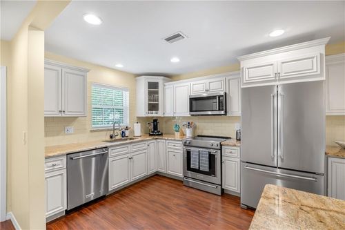 203-900 Jasmine Ln, Vero Beach, FL, 32963-2237 | Card Image