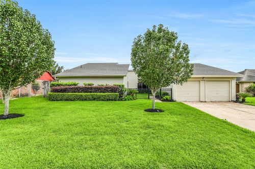 5206 Appleblossom Ln, Friendswood, TX, 77546-3234 | Card Image