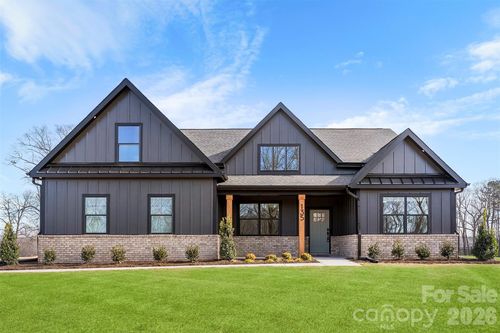 135 Harbourtown Dr, Kings Mountain, NC, 28086-9593 | Card Image