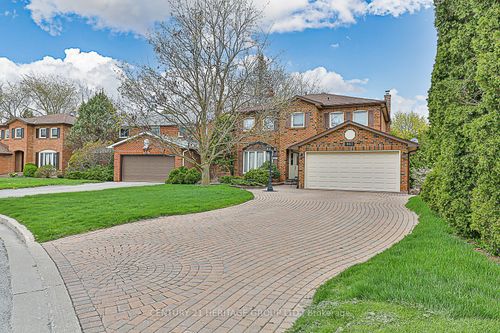 861 Columbia Crt, Newmarket, ON, L3Y6L6 | Card Image