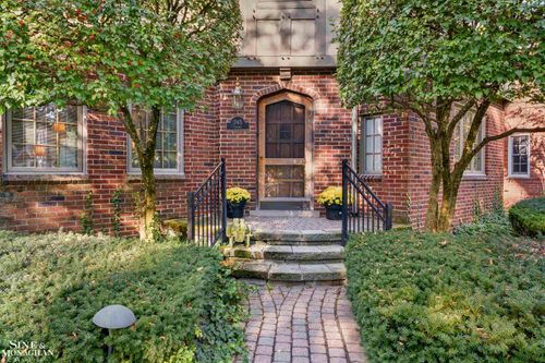 745 Lincoln Rd, Grosse Pointe, MI, 48230-1221 | Card Image