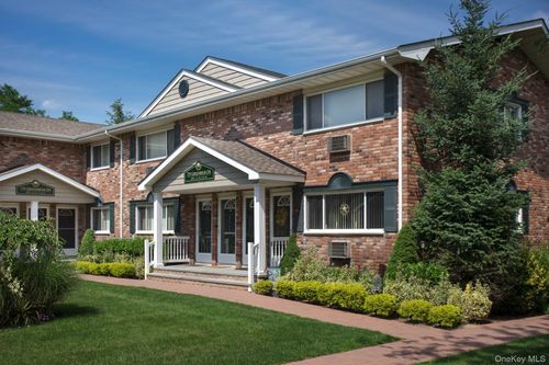 fa14-10 Westgate Dr, Bohemia, NY, 11716-3929 | Card Image