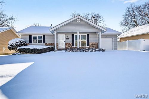 2128 Monks Hollow Dr, Florissant, MO, 63031-2038 | Card Image