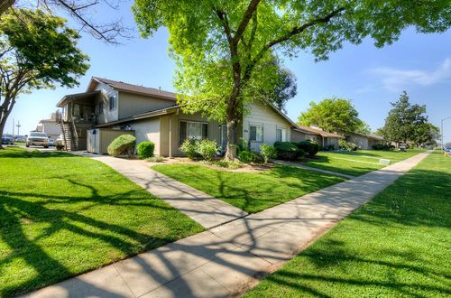 816 Sherwood Way, Madera, CA, 93638 | Card Image