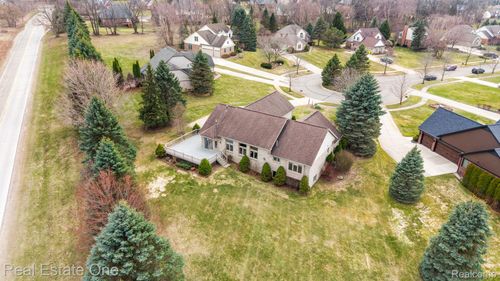 9305 Rotondo Dr, Howell, MI, 48855-7136 | Card Image