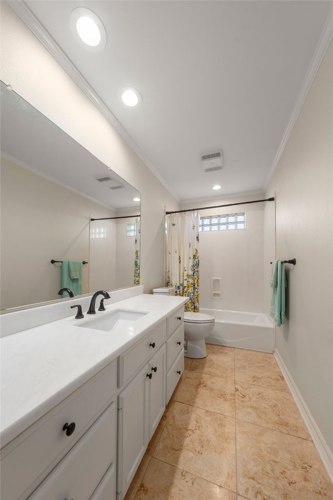 Main House guest bathroom | Image 17