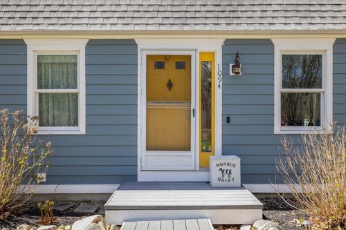 1094 Broad Rock Rd, South Kingstown, RI, 02879-1877 | Card Image