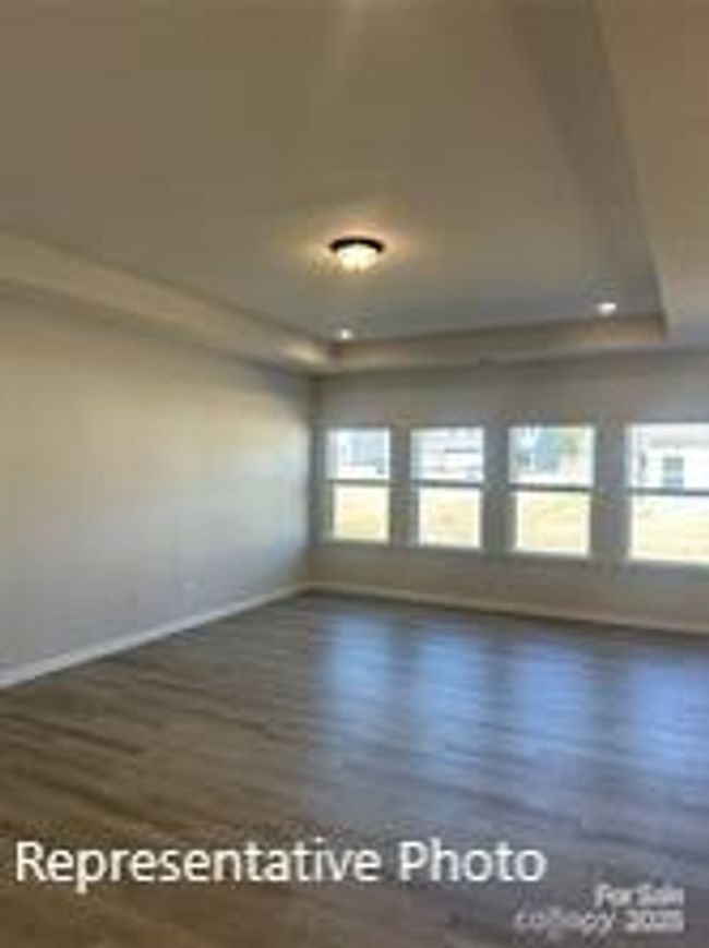 Avery Family Room | Image 5