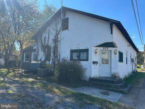 217 Laurel St, FRONT ROYAL, VA, 22630-3100 | Card Image