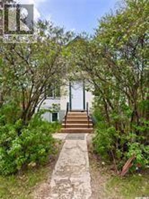 1110 Queen St, Regina, SK, S4T4B2 | Card Image