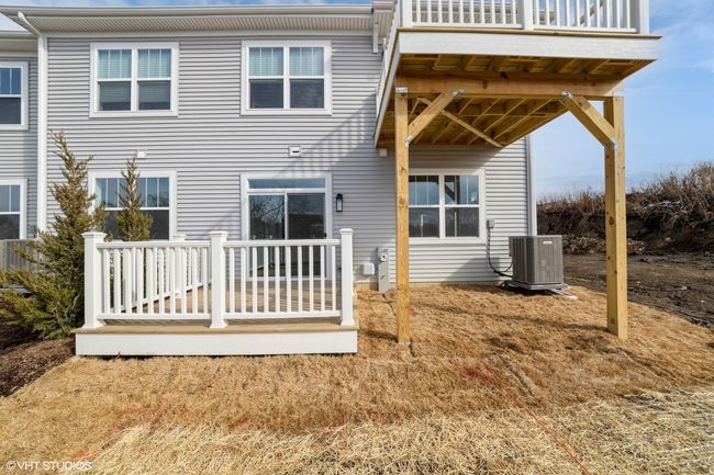 330 W Meister Ave, Condo with 2 bedrooms, 2 bathrooms and 1 parking in Elmhurst IL | Image 14