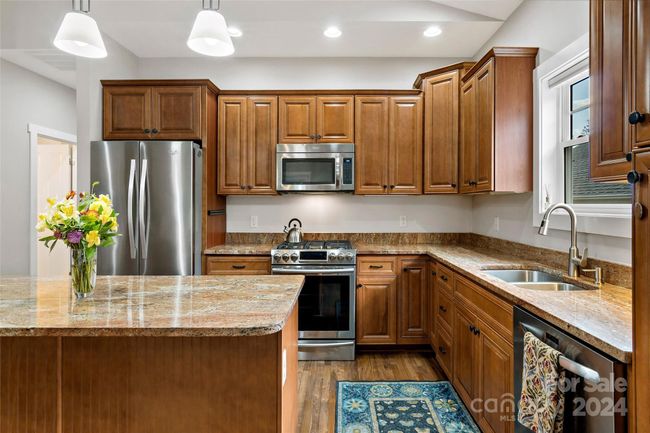 Plenty of counter prep space | Image 18