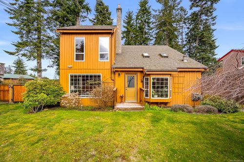 8876 Henderson Ave, Black Creek, BC, V9J1A6 | Card Image