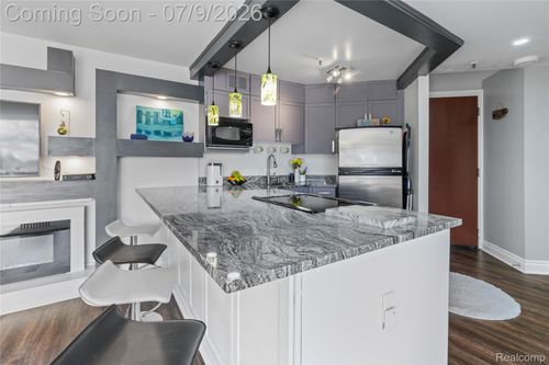 2h-1001 W Jefferson Avenue, Detroit, MI, 48226 | Card Image