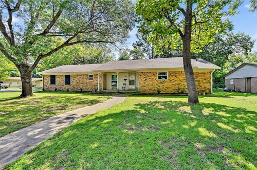 1914 Laurel Rd, Gainesville, TX, 76240-5118 | Card Image