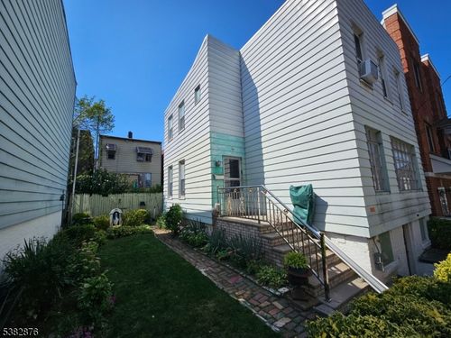 121 De Kalb Ave, Jersey City, NJ, 07306-5701 | Card Image