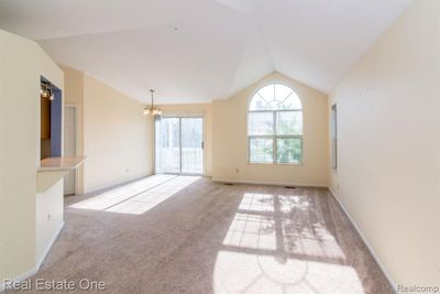 5 - 221 Oakbrooke Drive, Condo with 2 bedrooms, 1 bathrooms and null parking in South Lyon MI | Image 3