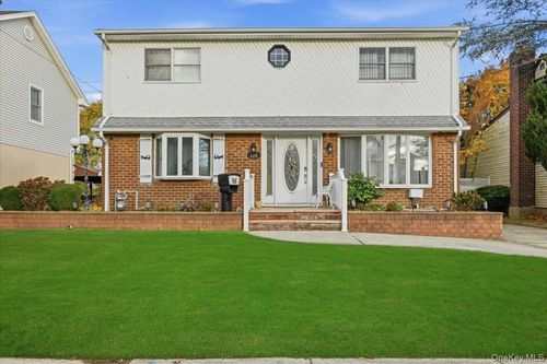 120 Bruce Ter, Mineola, NY, 11501-3317 | Card Image