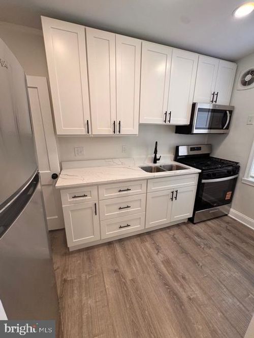 1090 Cameron Rd, BALTIMORE, MD, 21212-4001 | Card Image